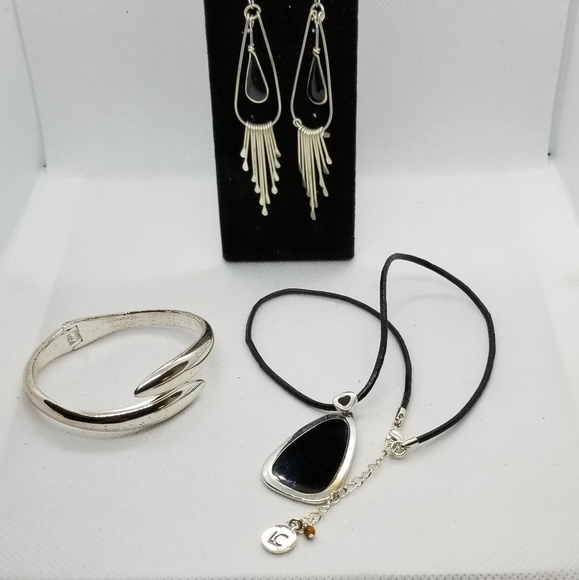 Lot of 3 Modern Pieces - Picture 8 of 8